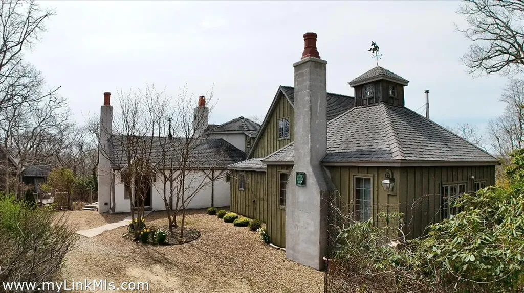 11 By The Woods Chilmark MA 02535