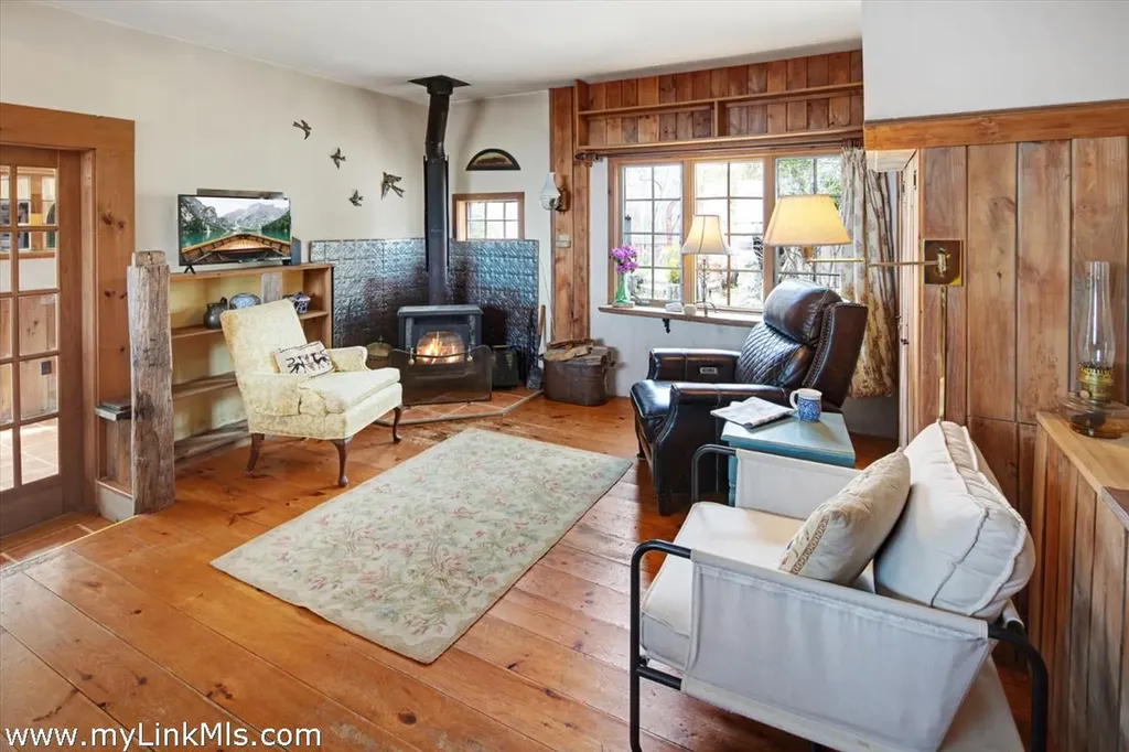 11 By The Woods Chilmark MA 02535