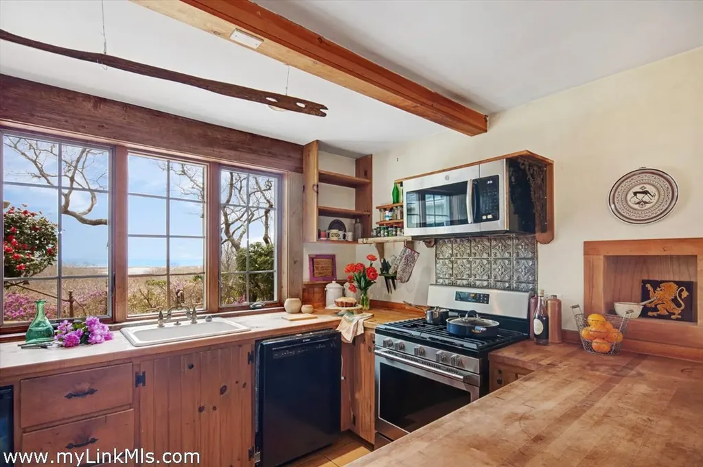 11 By The Woods Chilmark MA 02535