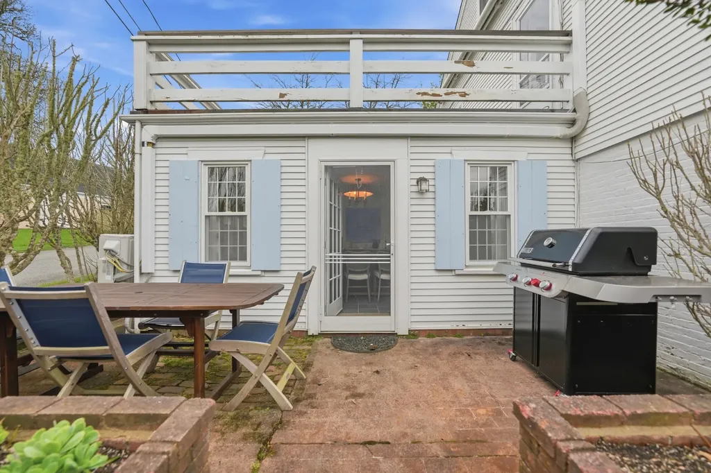8 Atwood Circle Edgartown MA 02539