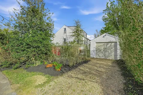 8 Atwood Circle Edgartown MA 02539