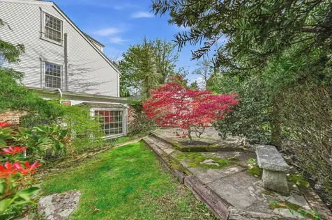 8 Atwood Circle Edgartown MA 02539