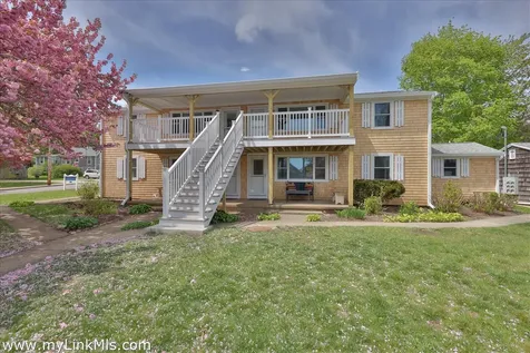 124 Skiff Avenue Vineyard Haven MA 02568