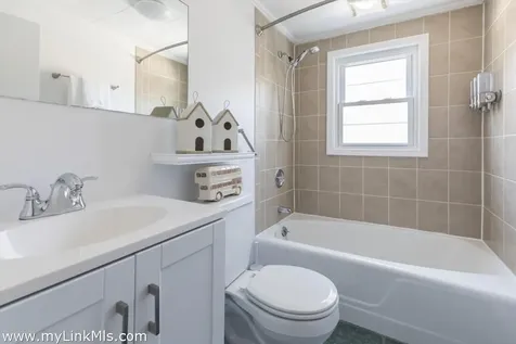 124 Skiff Avenue Vineyard Haven MA 02568