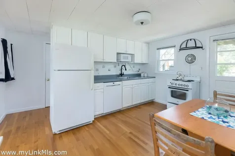 124 Skiff Avenue Vineyard Haven MA 02568