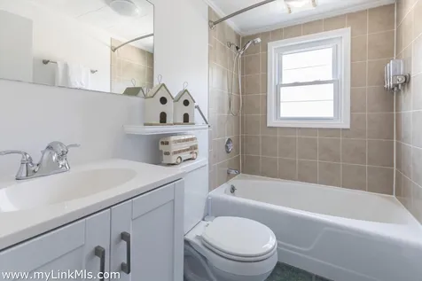 124 Skiff Avenue Vineyard Haven MA 02568