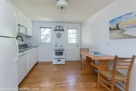 124 Skiff Avenue Vineyard Haven MA 02568