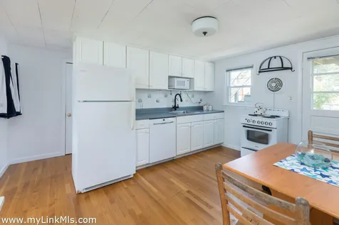 124 Skiff Avenue Vineyard Haven MA 02568