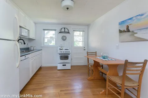 124 Skiff Avenue Vineyard Haven MA 02568