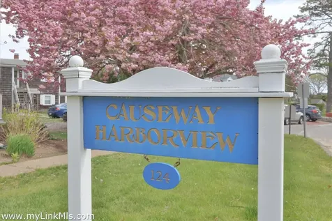 124 Skiff Avenue Vineyard Haven MA 02568