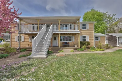 124 Skiff Avenue Vineyard Haven MA 02568