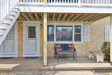 124 Skiff Avenue Vineyard Haven MA 02568