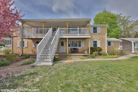 124 Skiff Avenue Vineyard Haven MA 02568
