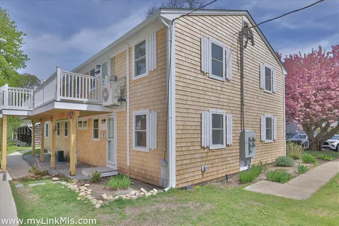 124 Skiff Avenue Vineyard Haven MA 02568