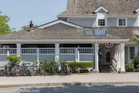 124 Skiff Avenue Vineyard Haven MA 02568