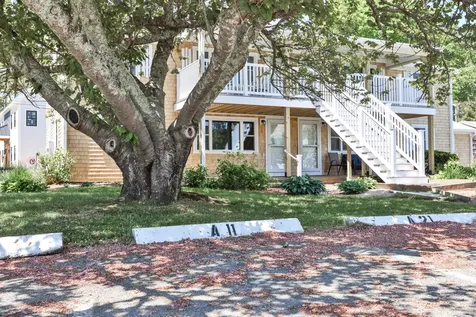 124 Skiff Avenue Vineyard Haven MA 02568