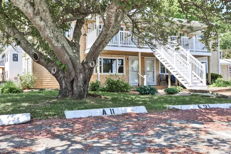 124 Skiff Avenue Vineyard Haven MA 02568