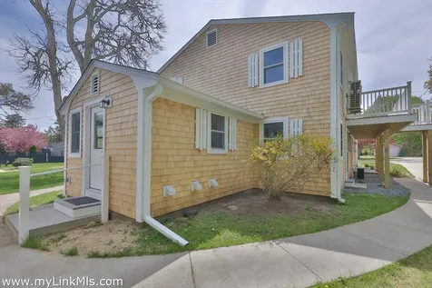 124 Skiff Avenue Vineyard Haven MA 02568