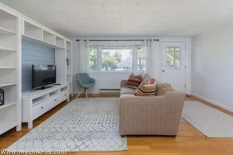124 Skiff Avenue Vineyard Haven MA 02568