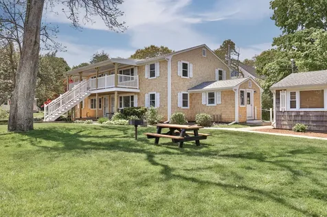 124 Skiff Avenue Vineyard Haven MA 02568