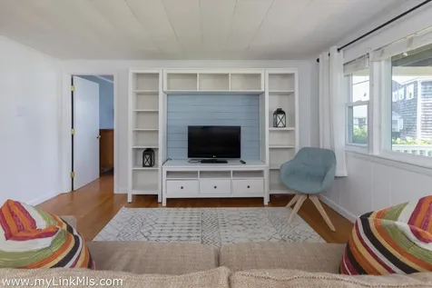 124 Skiff Avenue Vineyard Haven MA 02568