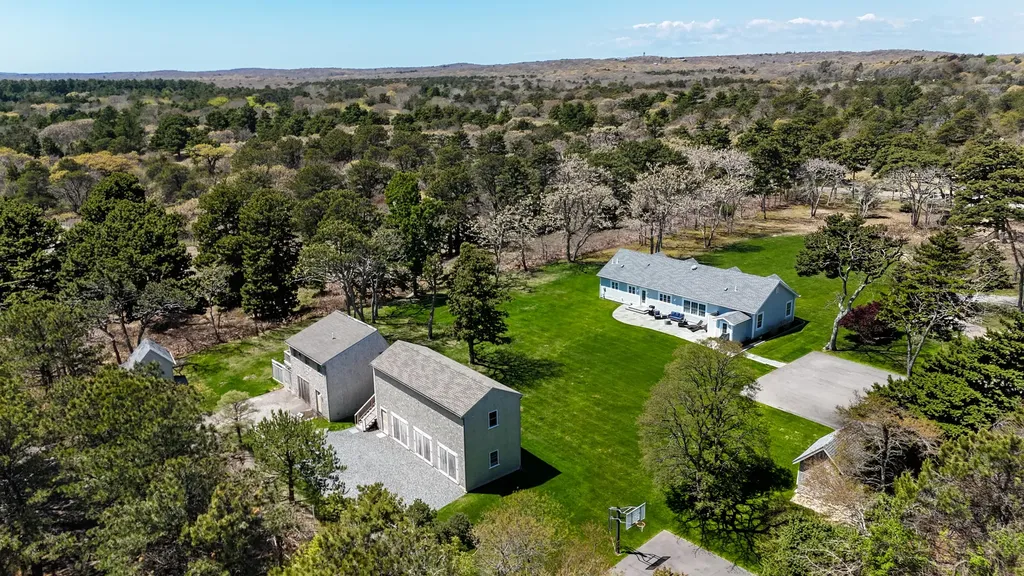 11 Oak Lane West Tisbury MA 02575