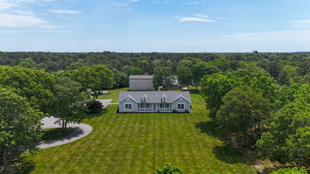11 Oak Lane West Tisbury MA 02575