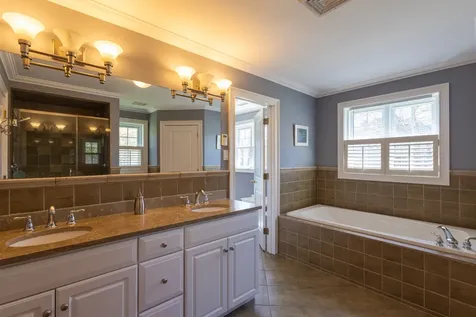 11 Oak Lane West Tisbury MA 02575