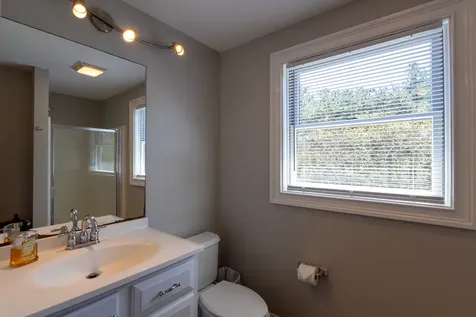 11 Oak Lane West Tisbury MA 02575