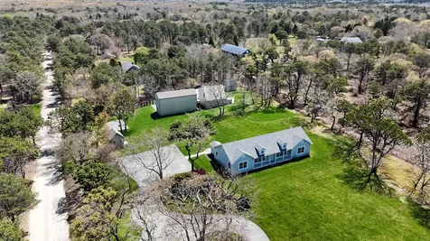 11 Oak Lane West Tisbury MA 02575