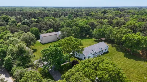 11 Oak Lane West Tisbury MA 02575