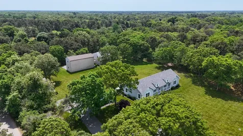 11 Oak Lane West Tisbury MA 02575