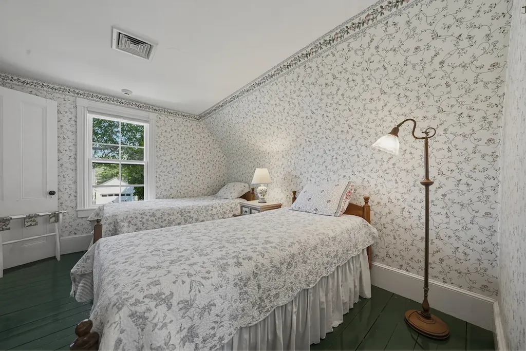 118 South Water Street Edgartown MA 02539