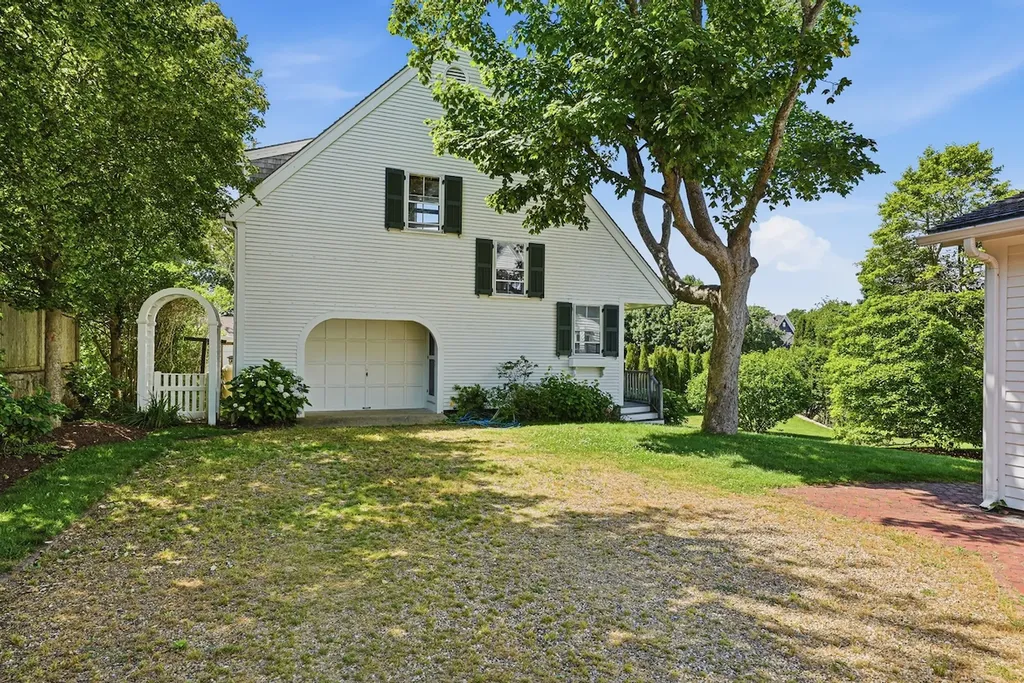 118 South Water Street Edgartown MA 02539
