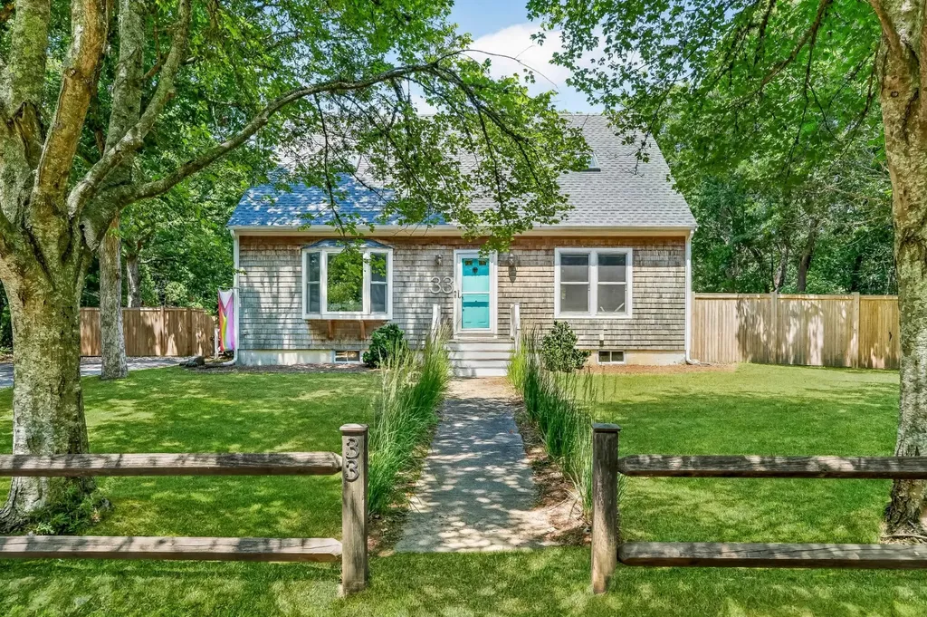 33 Tia Anna Lane Oak Bluffs MA 02557