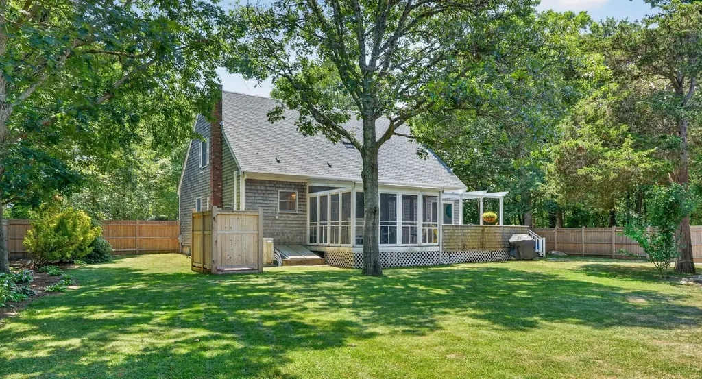 33 Tia Anna Lane Oak Bluffs MA 02557