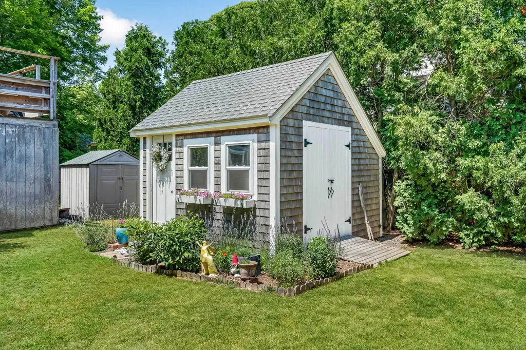 33 Tia Anna Lane Oak Bluffs MA 02557