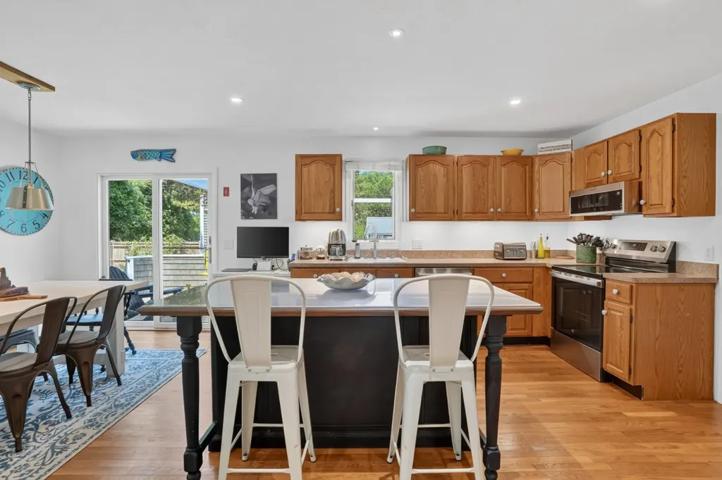 33 Tia Anna Lane Oak Bluffs MA 02557