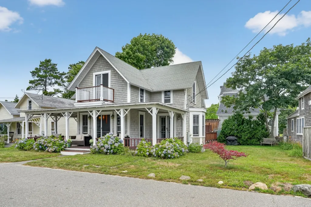 59 Tuckernuck Avenue Oak Bluffs MA 02557