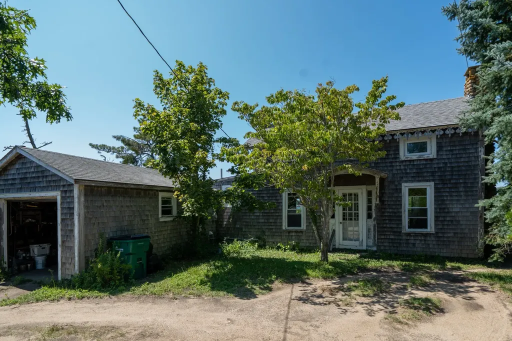 13 Beach Road Oak Bluffs MA 02557