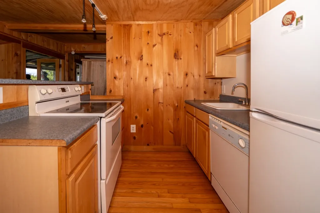 13 Beach Road Oak Bluffs MA 02557