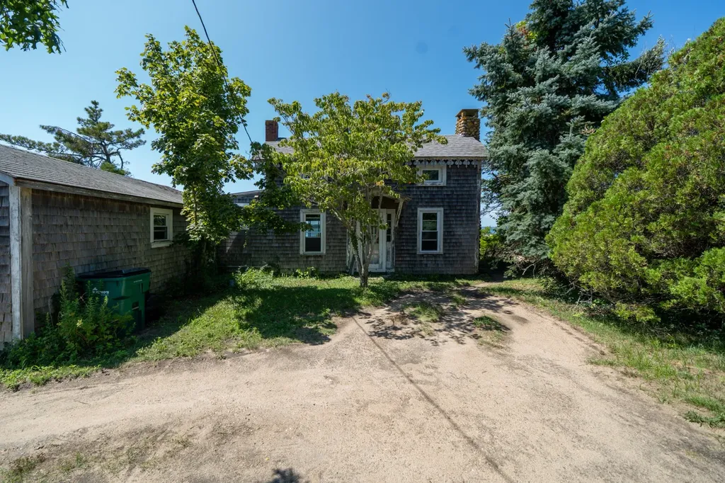 13 Beach Road Oak Bluffs MA 02557