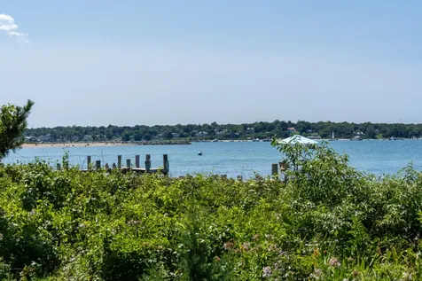 13 Beach Road Oak Bluffs MA 02557
