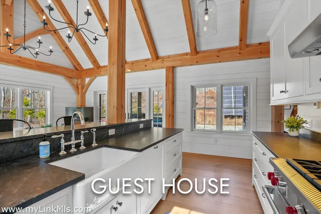 16 Red Coat Hill Road West Tisbury MA 02568