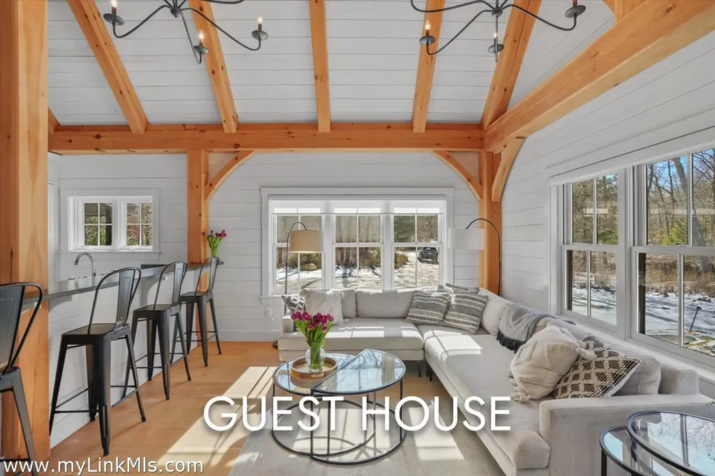 16 Red Coat Hill Road West Tisbury MA 02568