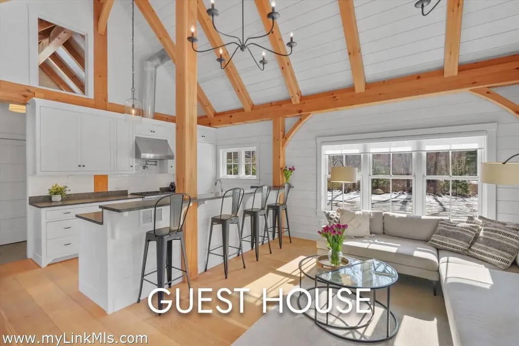 16 Red Coat Hill Road West Tisbury MA 02568
