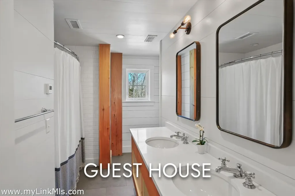 16 Red Coat Hill Road West Tisbury MA 02568