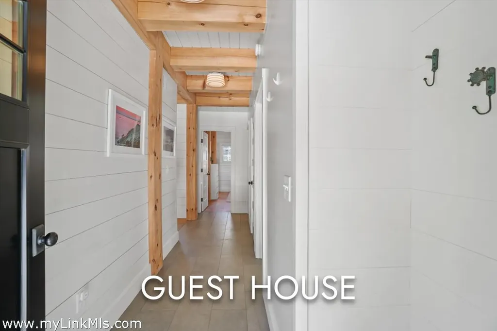16 Red Coat Hill Road West Tisbury MA 02568