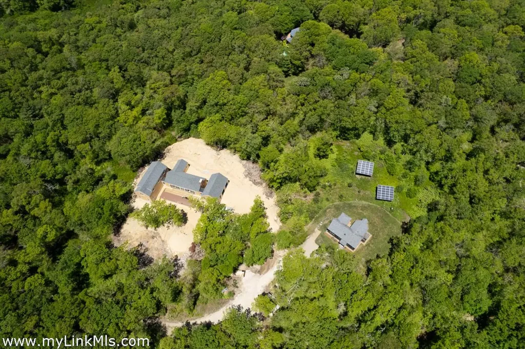 16 Red Coat Hill Road West Tisbury MA 02568
