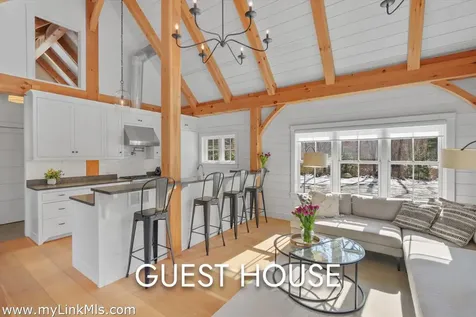 16 Red Coat Hill Road West Tisbury MA 02568